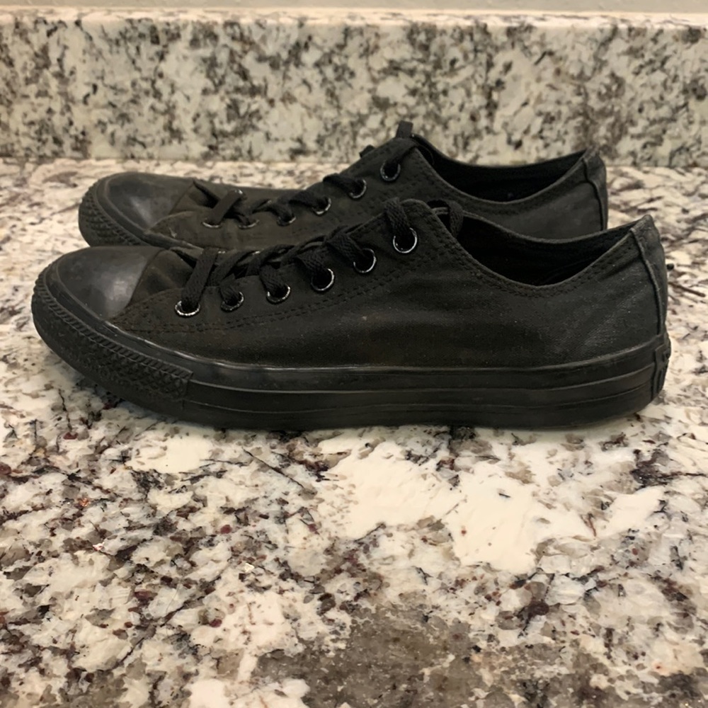 Black on Black Converse Lo Tops